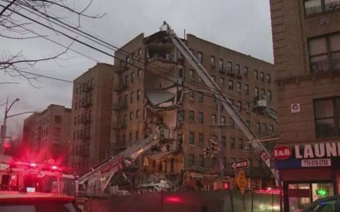 В Нью-Йорке частично обрушился шестиэтажный жилой дом

