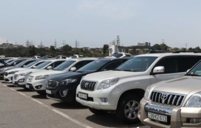 В Азербайджане будет проведен аукцион по продаже государственных автомобилей