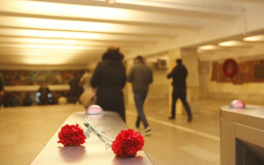 В бакинском метро женщина скончалась, упав на пути