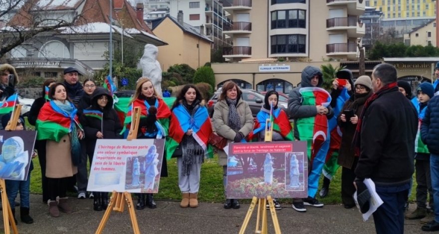 Протест азербайджанцев против вандализма в отношении памятника Натаван освещен французскими СМИ