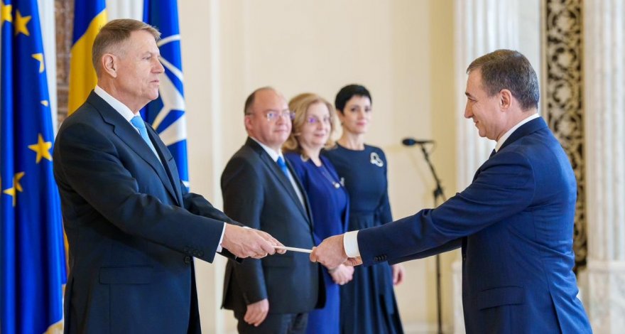 Посол Азербайджана в Румынии вручил верительные грамоты президенту этой страны