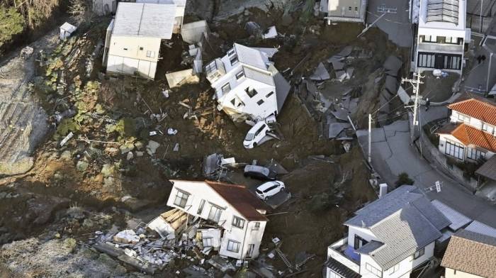 Число жертв землетрясения в Японии достигло 48 человек
