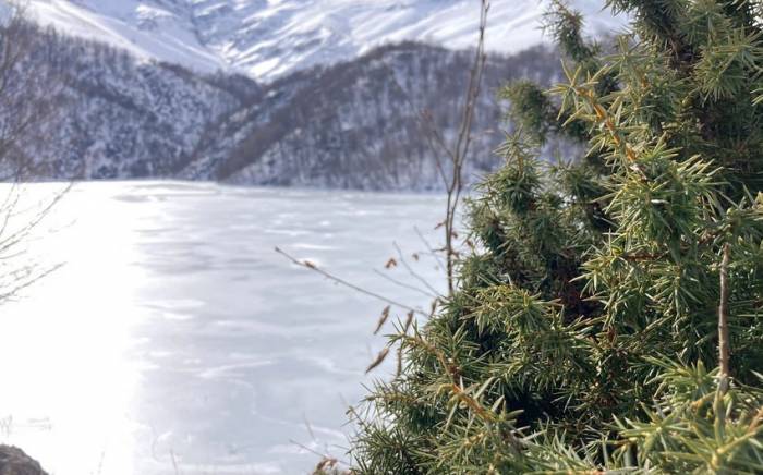 Высокогорное озеро на западе Азербайджана замерзло-ФОТО
