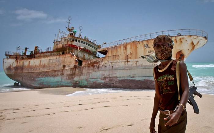 Сомалийские пираты захватили ланкийский траулер
