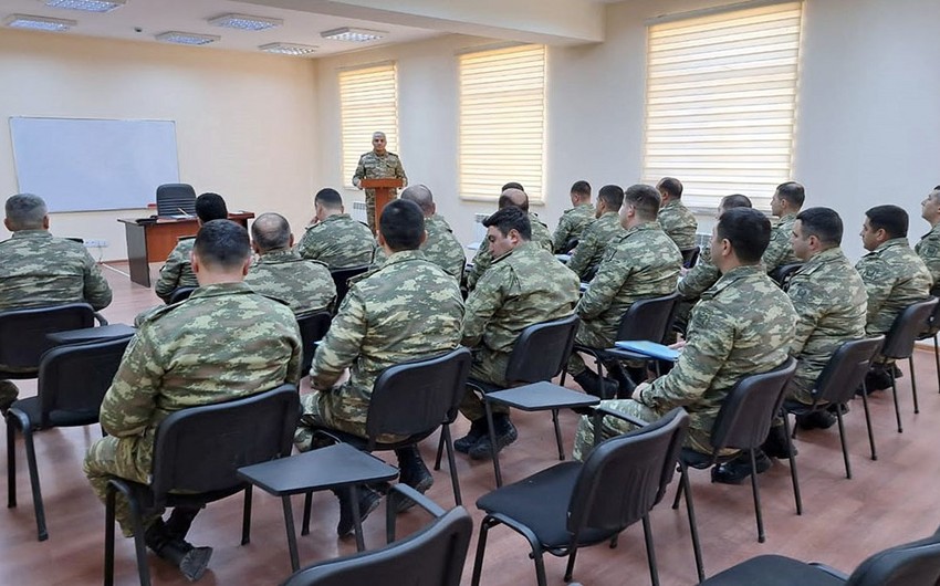 В Азербайджанской армии проводятся сборы с командным составом