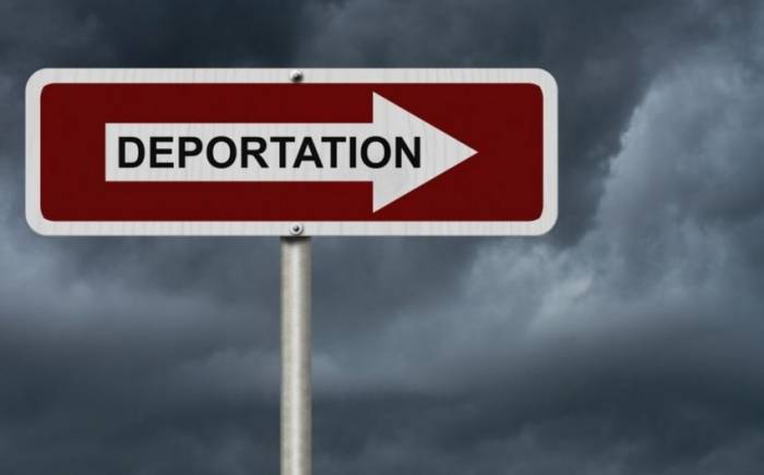 Депортация из Латвии грозит более тысячи россиянам
