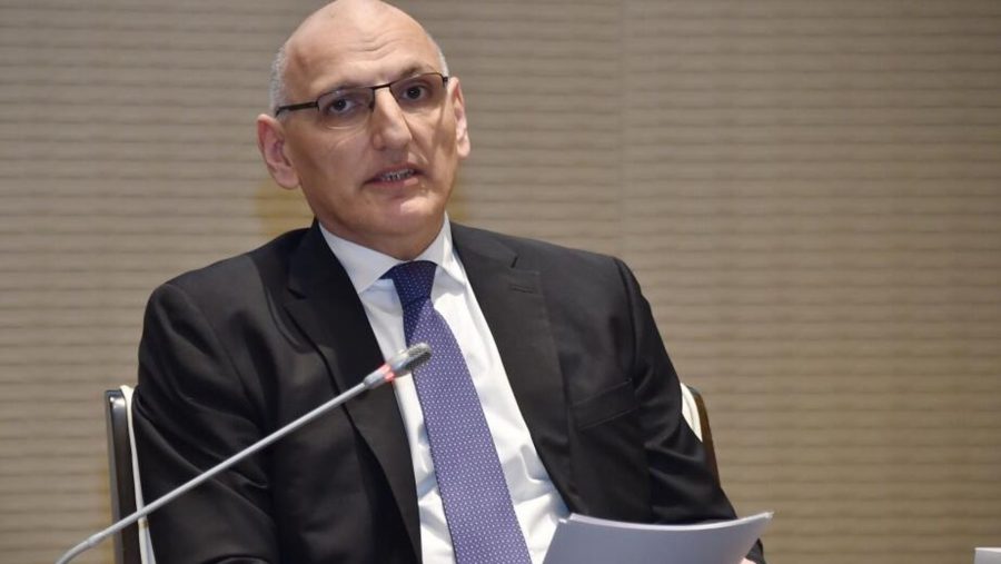 Амирбеков: Франция исключена из процесса нормализации между Арменией и Азербайджаном