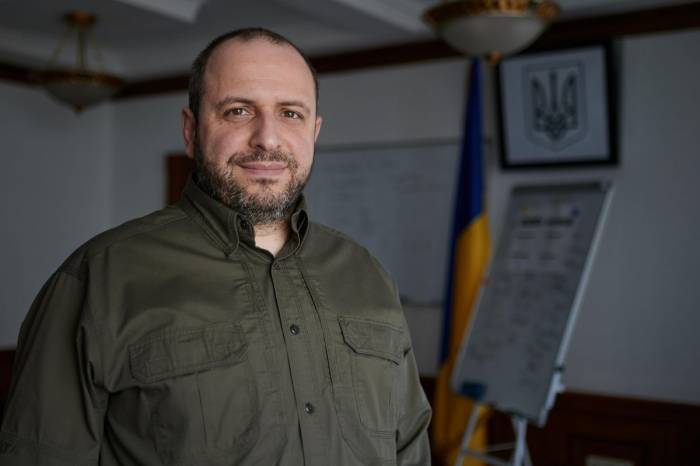 Глава Минобороны Украины отменил визит во Францию по соображениям безопасности
