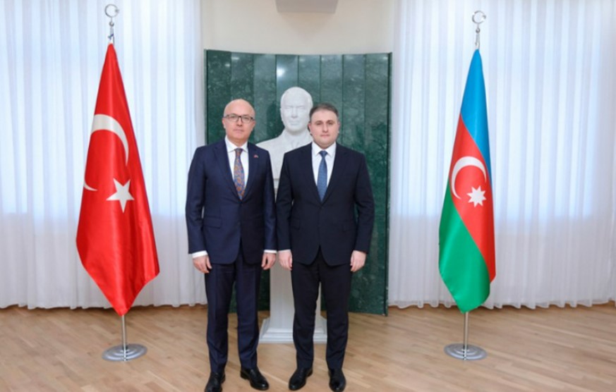 Тюфекчи: Турция поддержит развитие оборонной промышленности Азербайджана