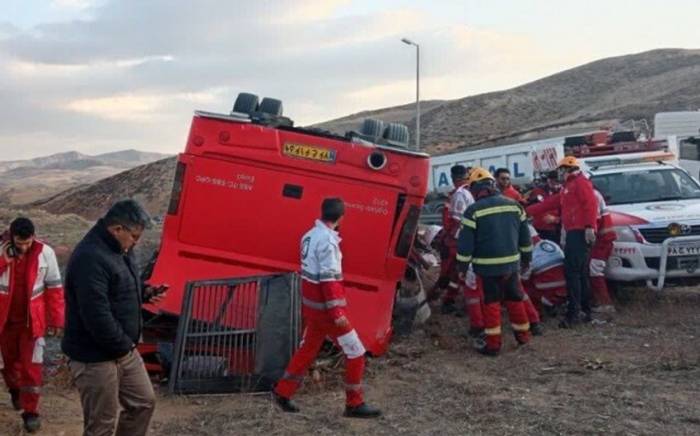 В Иране перевернулся автобус, погибли семь человек
