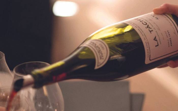 Из старинного ресторана в Париже украли десятки бутылок вина на €1,5 млн
