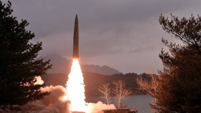 КНДР запустила несколько ракет в сторону Желтого моря
