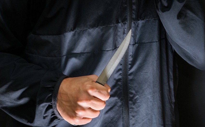 В Гяндже старшеклассника насмерть ранили ножом перед зданием школы