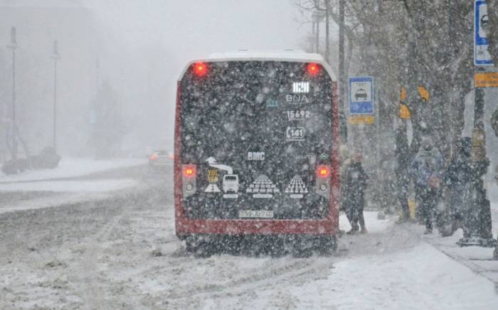 Агентство: Автобусы выпускаются на линии по мере очистки дорог от снега
