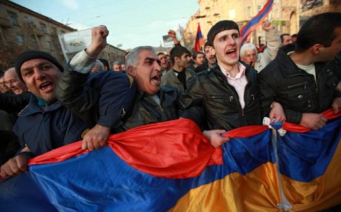 В Армении сторонники власти планируют провести акцию с требованием отставки католикоса
