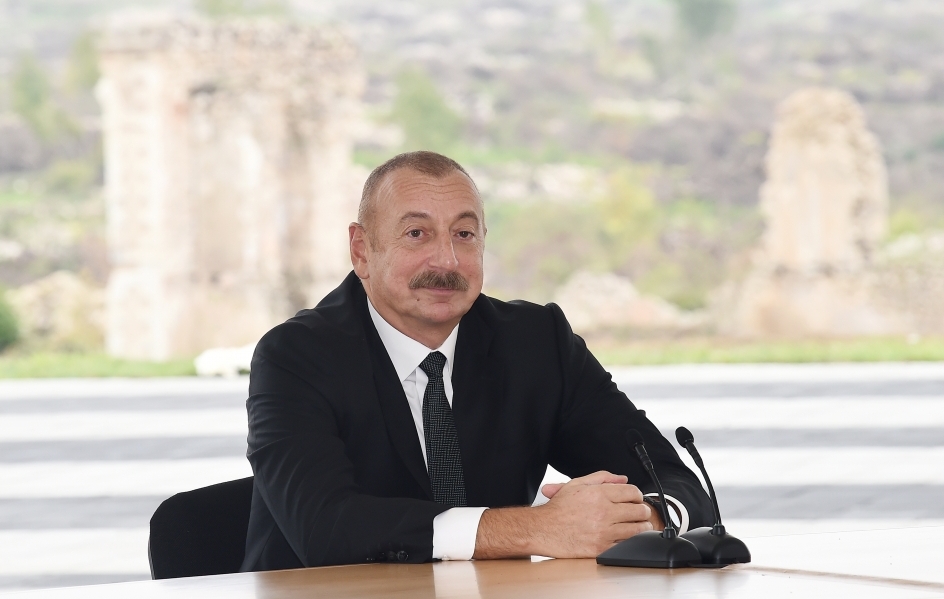 Ильхам Алиев поздравил православную христианскую общину Азербайджана