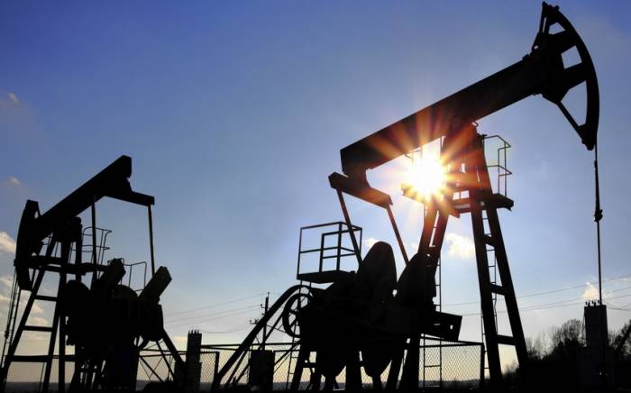 Цены на нефть незначительно снизились
