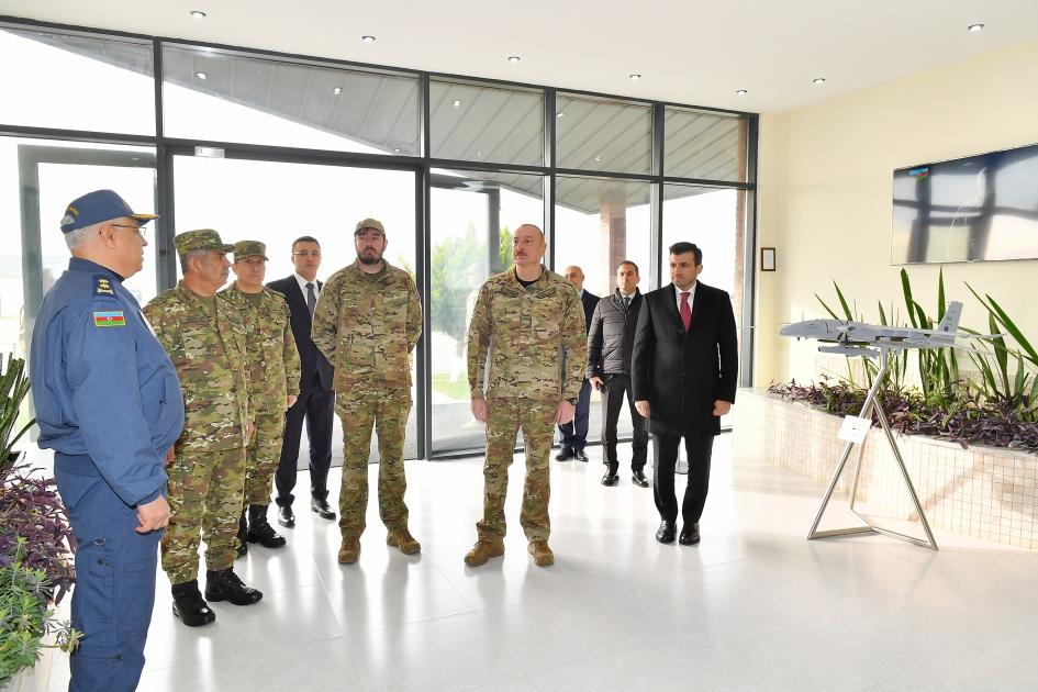 Президент Ильхам Алиев и его сын Гейдар Алиев посетили военные объекты Военно-воздушных сил-ФОТО