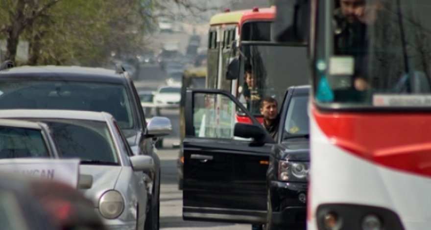 Анар Рзаев: Более половины автобусов в Баку должны быть заменены