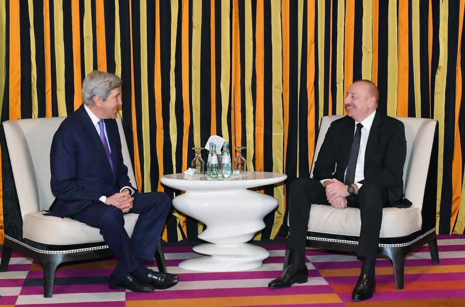 Ильхам Алиев пригласил Джона Керри посетить Азербайджан для участия в COP29