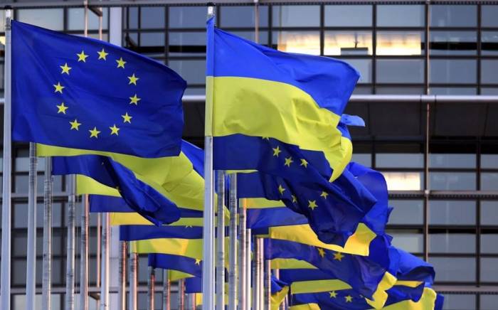Лидеры стран ЕС призвали ускорить поставки снарядов и ракет Украине
