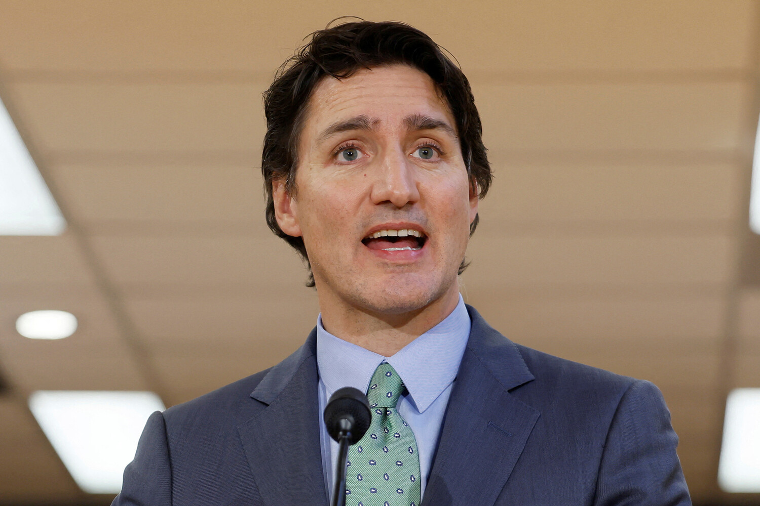 В Канаде премьера Трюдо призвали уйти в отставку