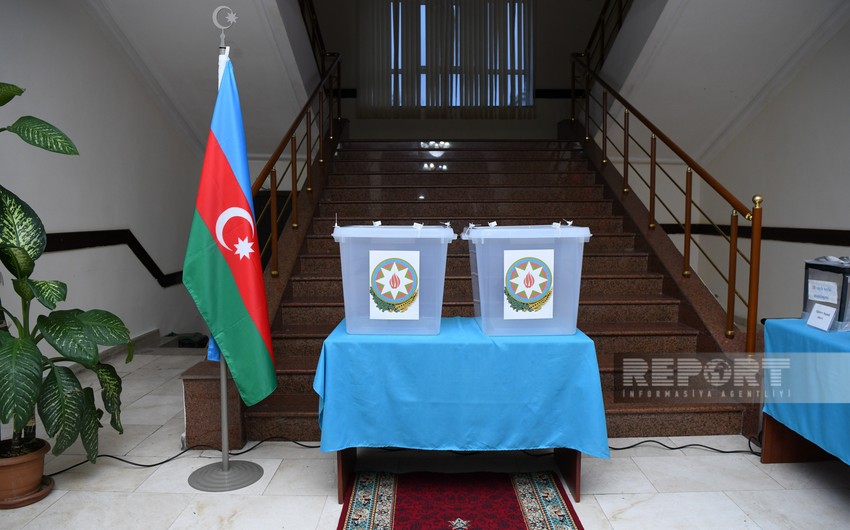 В Азербайджане завершилось голосование на внеочередных президентских выборах
