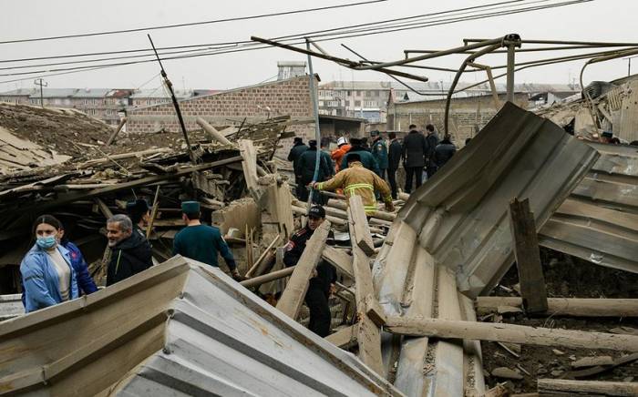 В Ереване в результате взрыва обрушены или частично повреждены 34 дома
