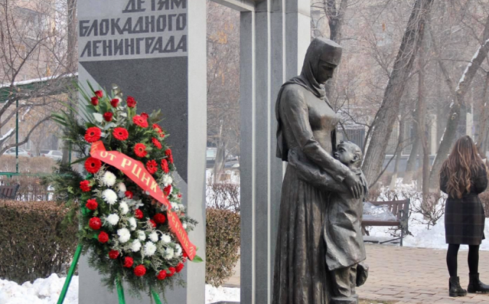 Осквернившему памятник детям блокадного Ленинграда в Ереване предъявлено обвинение

