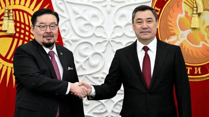 Президент Садыр Жапаров принял спикера парламента Монголии Гомбожавына Занданшатара
