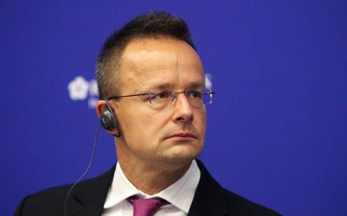 Сийярто: Венгрия не будет накладывать вето на увеличение Европейского фонда мира

