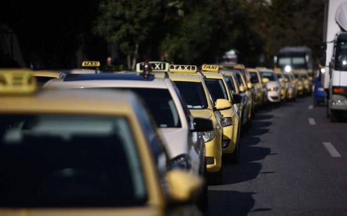 В Афинах таксисты объявили двухдневную забастовку
