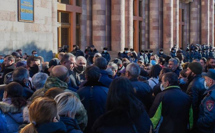 В Ереване родители погибших военнослужащих проводят акцию протеста
