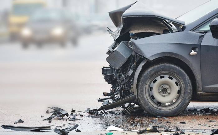 В Баку столкнулись два автомобиля, есть пострадавший
