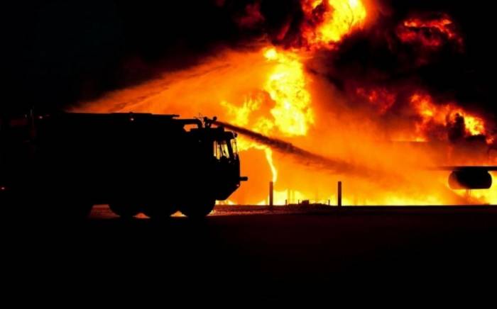 Пять человек стали жертвами пожара в частном доме в Курганской области России
