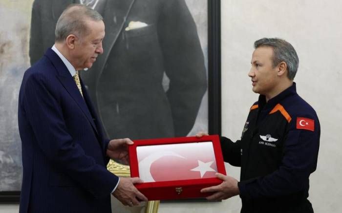 Эрдоган встретился с первым турецким астронавтом

