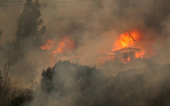 Президент Чили назвал ситуацию с пожарами крупнейшей трагедией за 14 лет
