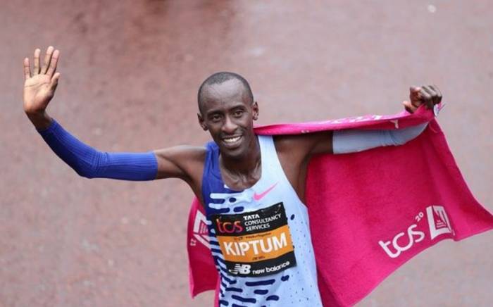 Обладатель мирового рекорда в марафоне погиб в возрасте 24 лет
