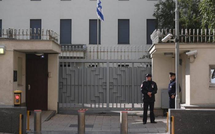 Двери посольства Израиля в Хельсинки вымазали красной краской

