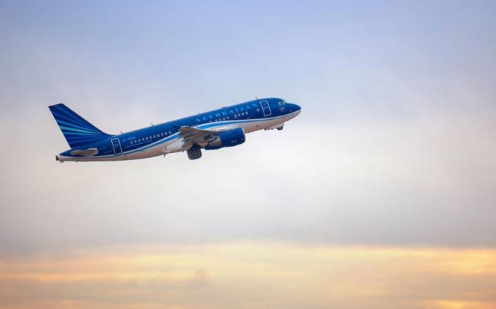 Рейс AZAL Москва-Гянджа совершил посадку в Баку из-за погодных условий
