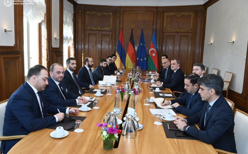 Начался второй день переговоров глав МИД Азербайджана и Армении в Берлине