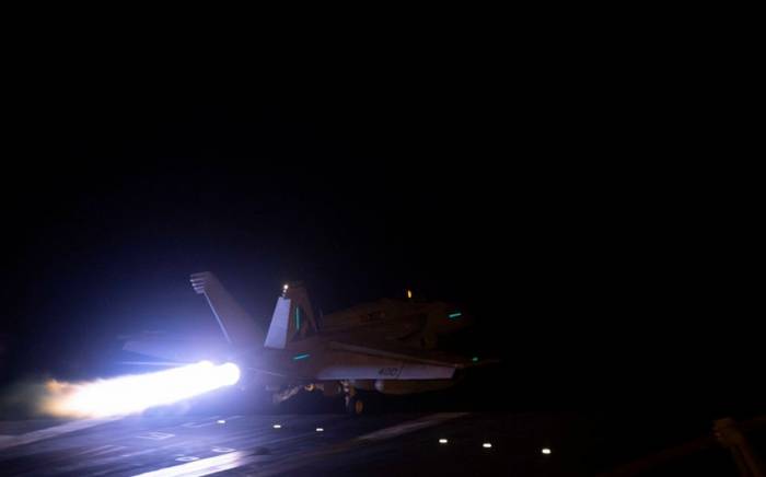 США нанесли удары по надводным беспилотникам и ракетам хуситов в Йемене
