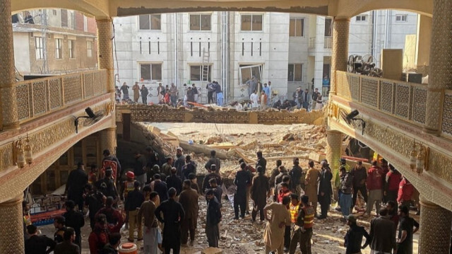 Число погибших при взрыве у здания партии в Пакистане выросло до 12 человек
