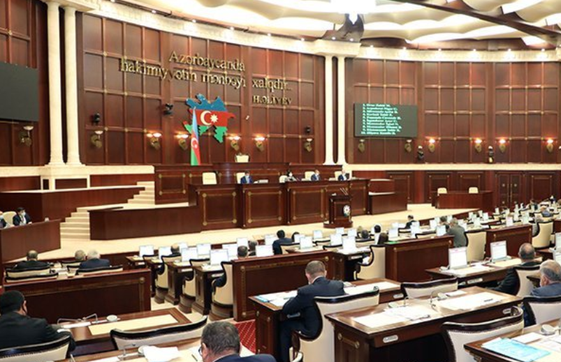 Парламент Азербайджана утвердил доклад о деятельности муниципалитетов