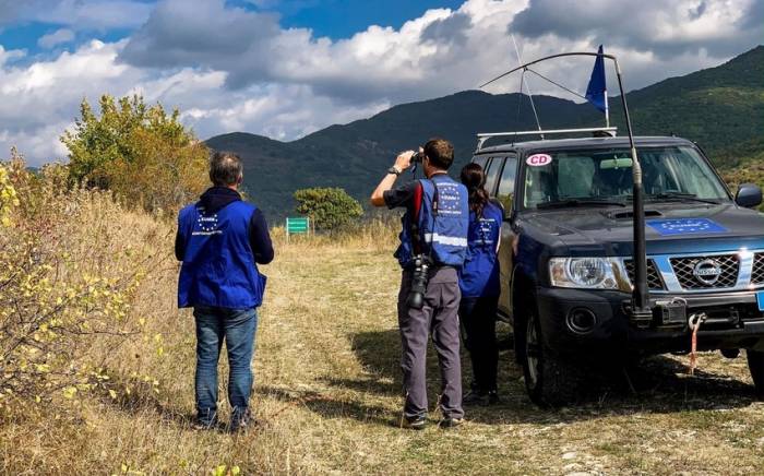 Автомобиль наблюдателей миссии ЕС в Армении попал в ДТП

