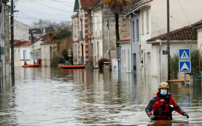 Во Франции семь человек пропали без вести из-за наводнений на юго-западе страны

