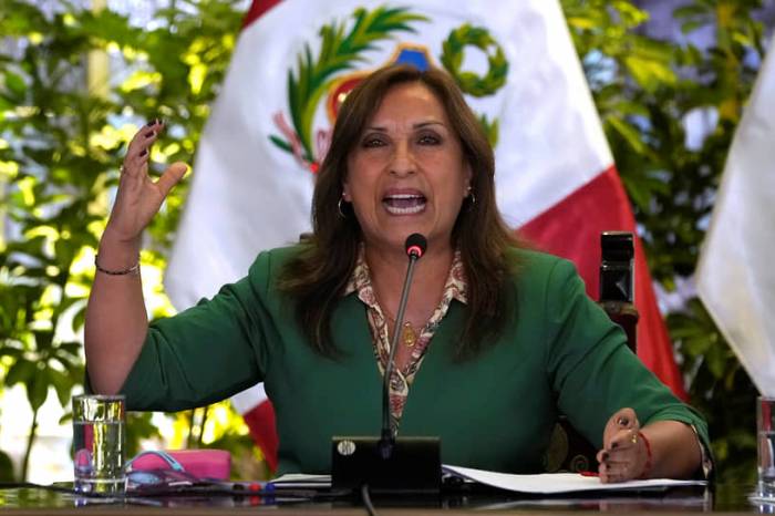 В доме президента Перу прошли обыски по "делу Rolex" 
