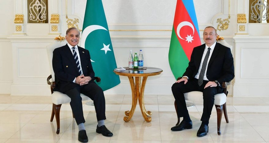 Президент Азербайджана поздравил премьер-министра Пакистана