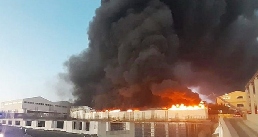 В Стамбуле вспыхнул пожар на фабрике