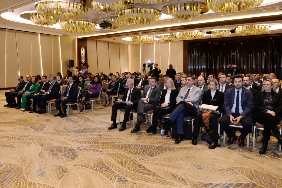 В Баку проходит азербайджано-хорватский бизнес-форум